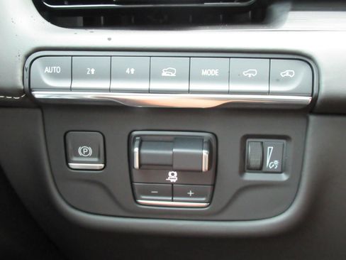 Certified 2023 Cadillac Escalade Sport Platinum w/ LPO, ONYX Package AWD/4WD image 24