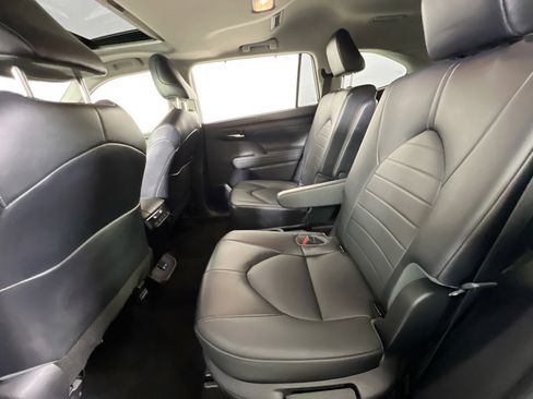 Used 2022 Toyota Highlander XLE image 24