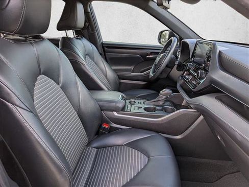Used 2021 Toyota Highlander XSE AWD/4WD image 22