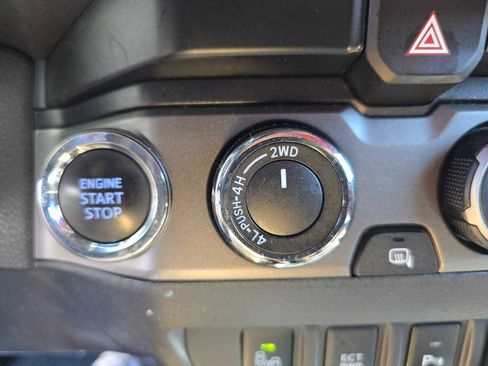 Used 2022 Toyota Tacoma TRD Sport image 32