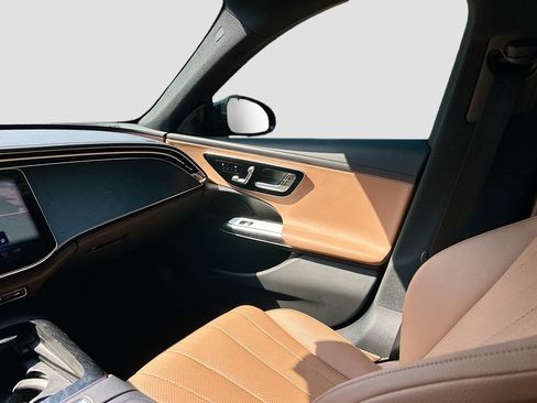 Used 2025 Mercedes-Benz E 350 Sedan image 25