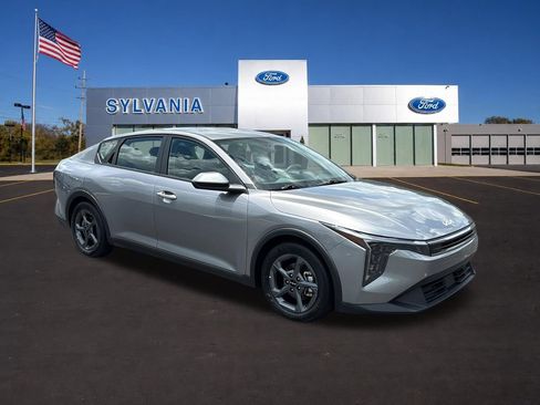 Used 2025 Kia K4 FWD image 1