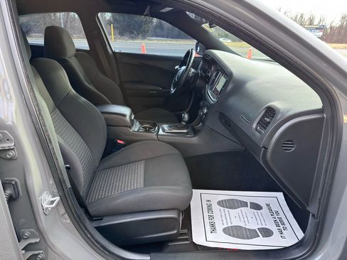 Used 2019 Dodge Charger R/T w/ Blacktop Package image 31