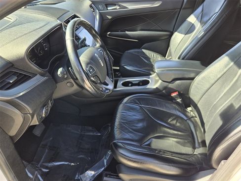 Used 2019 Lincoln MKC Reserve image 10