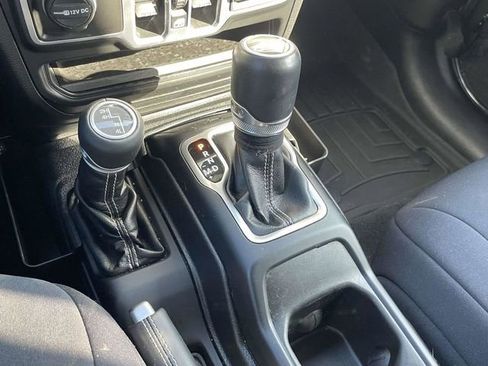 Used 2018 Jeep Wrangler Unlimited Sahara image 14