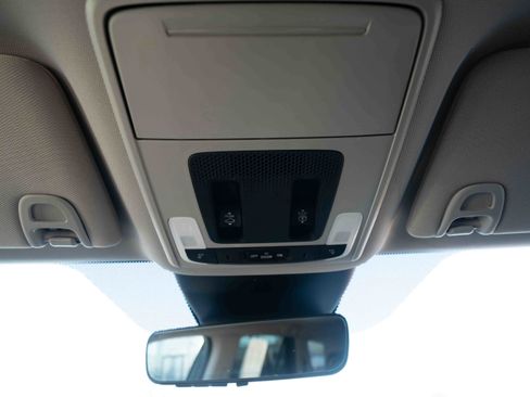 Used 2024 Honda Pilot Touring image 18