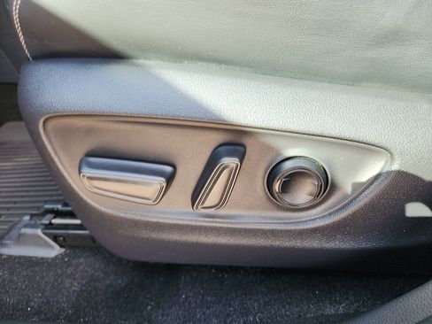 Used 2021 Toyota RAV4 XLE Premium image 12