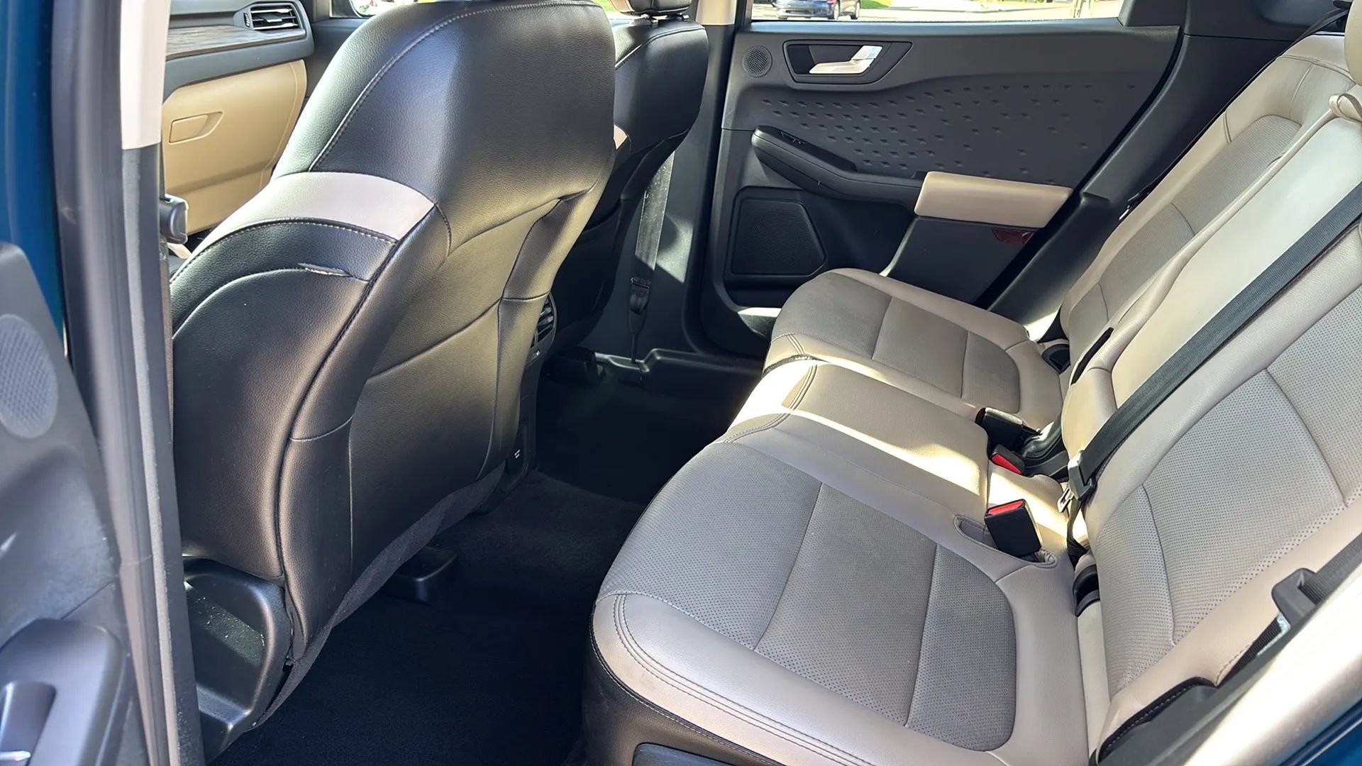 Used 2020 Ford Escape Titanium AWD/4WD image 28