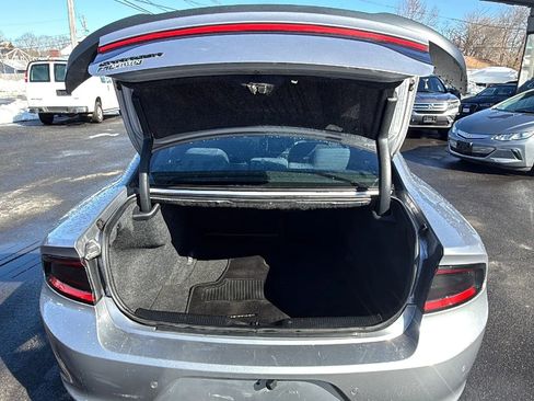 Used 2017 Dodge Charger SE w/ Blacktop Package image 9