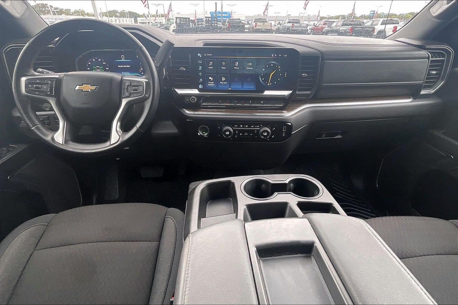 Used 2024 Chevrolet Silverado 1500 LT AWD/4WD image 16