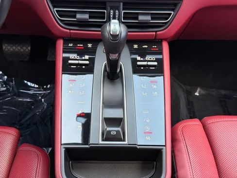 Used 2022 Porsche Macan S AWD/4WD image 18