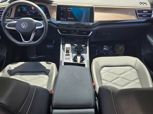 Certified 2026 Volkswagen Atlas SE w/ Panoramic Sunroof Package FWD image 14
