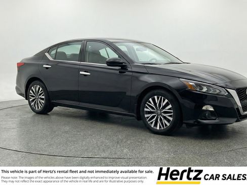 Used 2025 Nissan Altima 2.5 SV image 1
