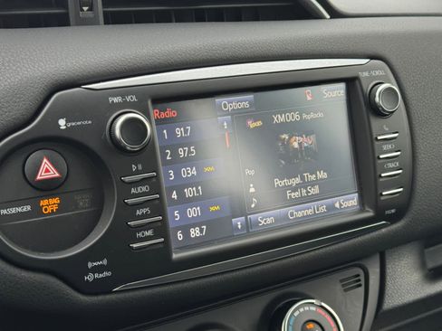 Used 2018 Toyota Yaris SE image 4