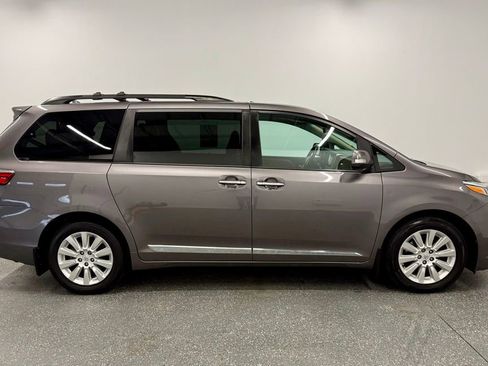 Used 2015 Toyota Sienna Limited image 2