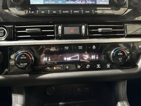 Used 2024 Nissan Pathfinder Platinum image 17