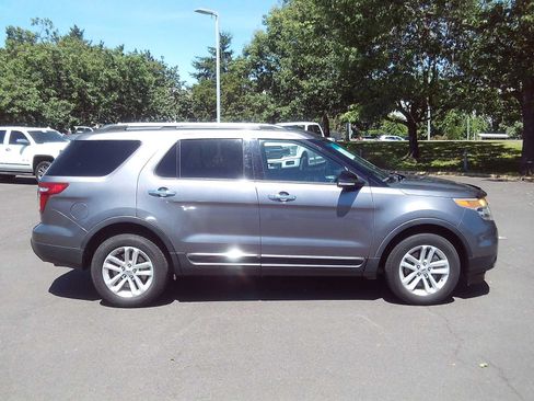 Used 2013 Ford Explorer XLT AWD/4WD image 6