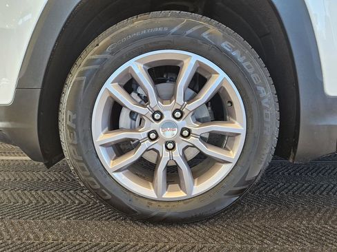 Used 2024 GMC Terrain SLT image 12