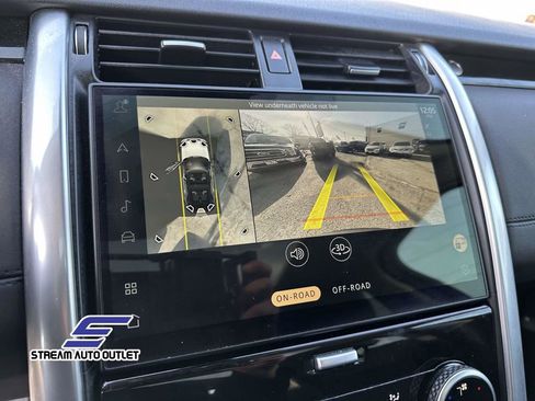 Used 2024 Land Rover Discovery S image 30