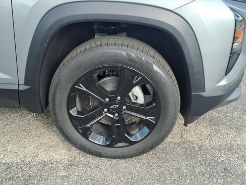 New 2027 Chevrolet Equinox LT w/ Convenience Package II FWD image 11