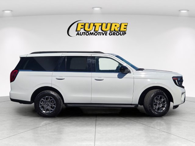 Used 2025 Ford Expedition Active AWD/4WD image 3