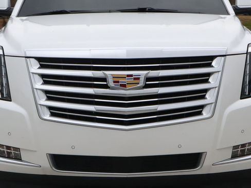 Used 2020 Cadillac Escalade Platinum image 8