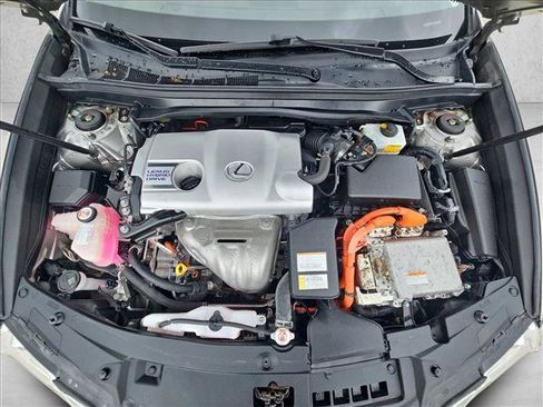 Used 2017 Lexus ES 300h w/ Luxury Package image 22