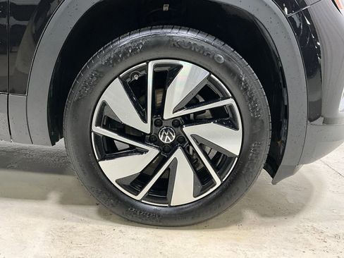 Used 2025 Volkswagen Atlas SE image 9