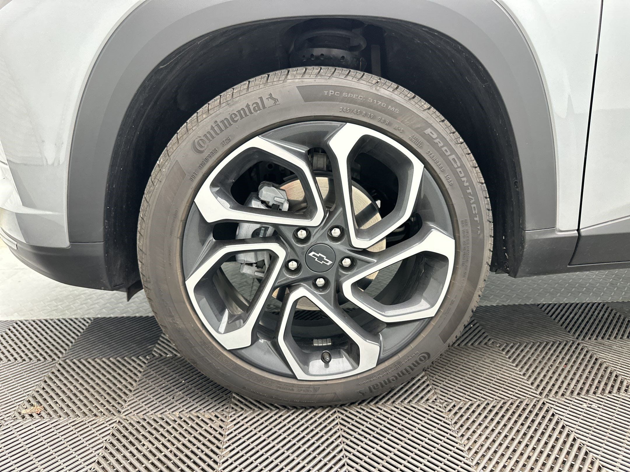 Certified 2026 Chevrolet Trax RS w/ Sunroof Package FWD image 13