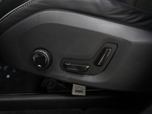 Used 2018 Volvo XC60 T6 R-Design w/ Convenience Package image 25