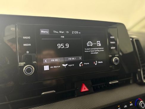 Used 2025 Kia Sportage LX image 18