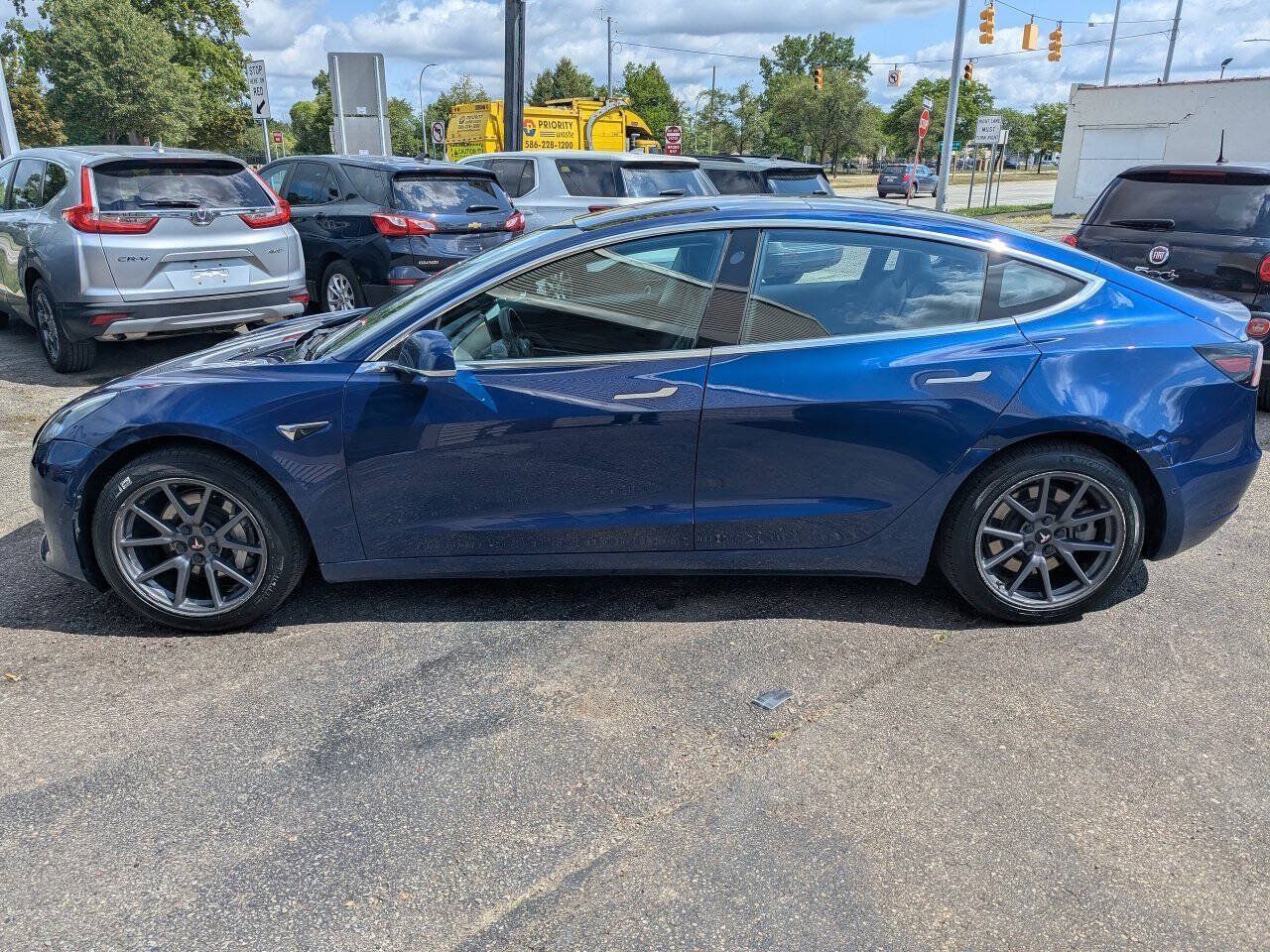 Used 2018 Tesla Model 3 Long Range RWD image 4
