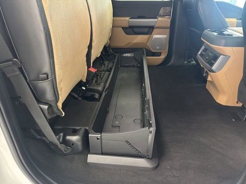 Used 2024 Ford F250 Lariat w/ Chrome Package image 34