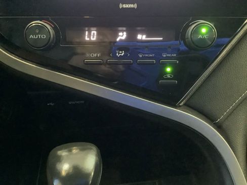 Used 2020 Toyota Camry SE image 27