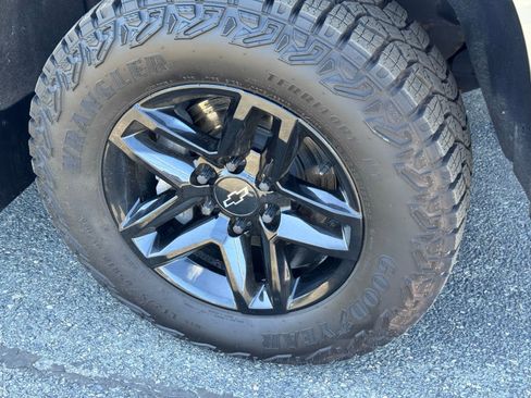 Used 2022 Chevrolet Silverado 1500 LT Trail Boss w/ Bed Protection Package image 9