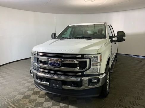 Used 2022 Ford F250 XLT w/ XLT Value Package AWD/4WD image 3