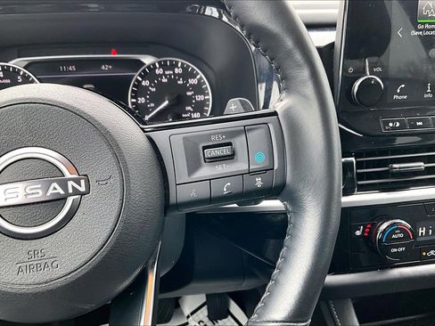 Used 2023 Nissan Pathfinder SL image 25