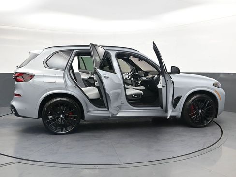 Used 2026 BMW X5 xDrive40i w/ M Sport Package AWD/4WD image 33