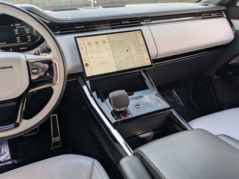 Used 2025 Land Rover Range Rover Sport Dynamic SE image 9