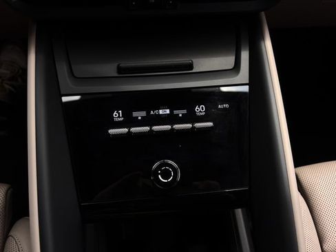 Used 2025 Porsche Macan Electric w/ Premium Package RWD image 27