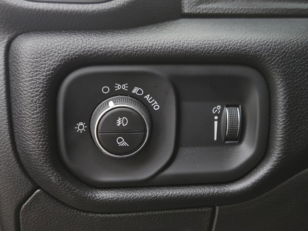 Used 2026 RAM 1500 4x4 Crew Cab image 15