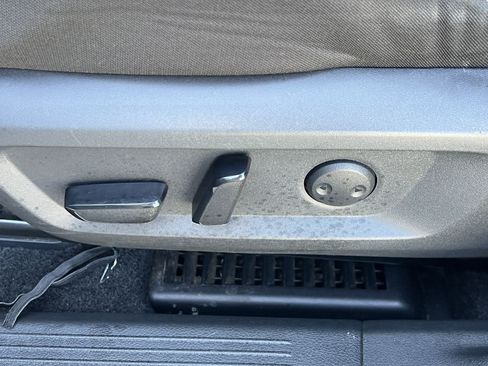 Used 2022 Nissan Rogue SV FWD image 9
