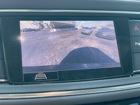 Used 2020 Buick Enclave Essence w/ Sound and Sites Package AWD/4WD image 18