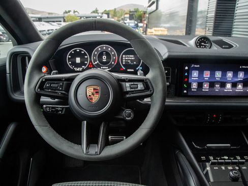 Certified 2026 Porsche Cayenne GTS AWD/4WD image 10