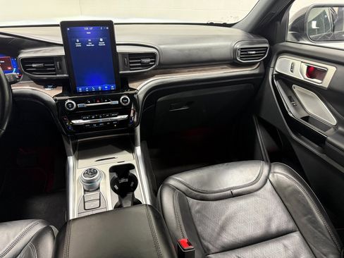 Used 2023 Ford Explorer Platinum w/ Technology Package image 34