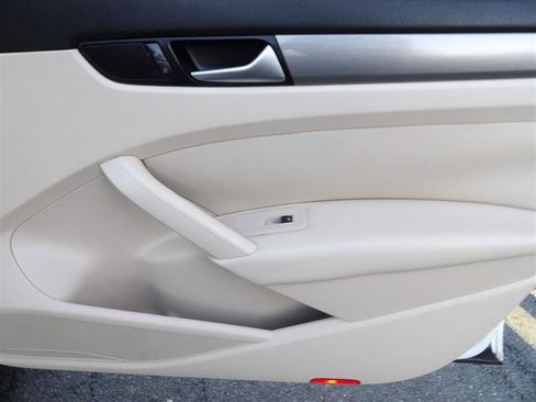 Used 2014 Volkswagen Passat 1.8T SE image 19