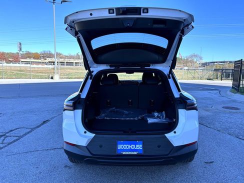 New 2026 Chevrolet Equinox EV LT image 21