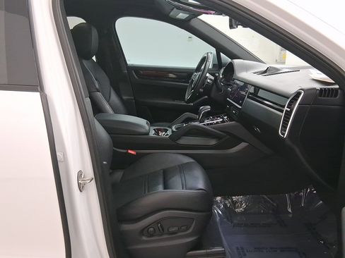 Used 2022 Porsche Cayenne S image 39