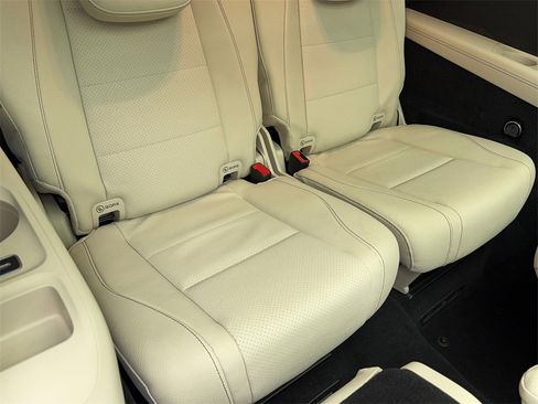 Used 2025 Mercedes-Benz GLS 450 4MATIC w/ AMG Line Exterior image 49