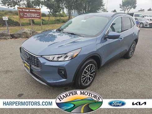 New 2025 Ford Escape SE image 1